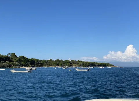 Trousse-Chemise beach at Les Portes-en-Ré, boats at anchor