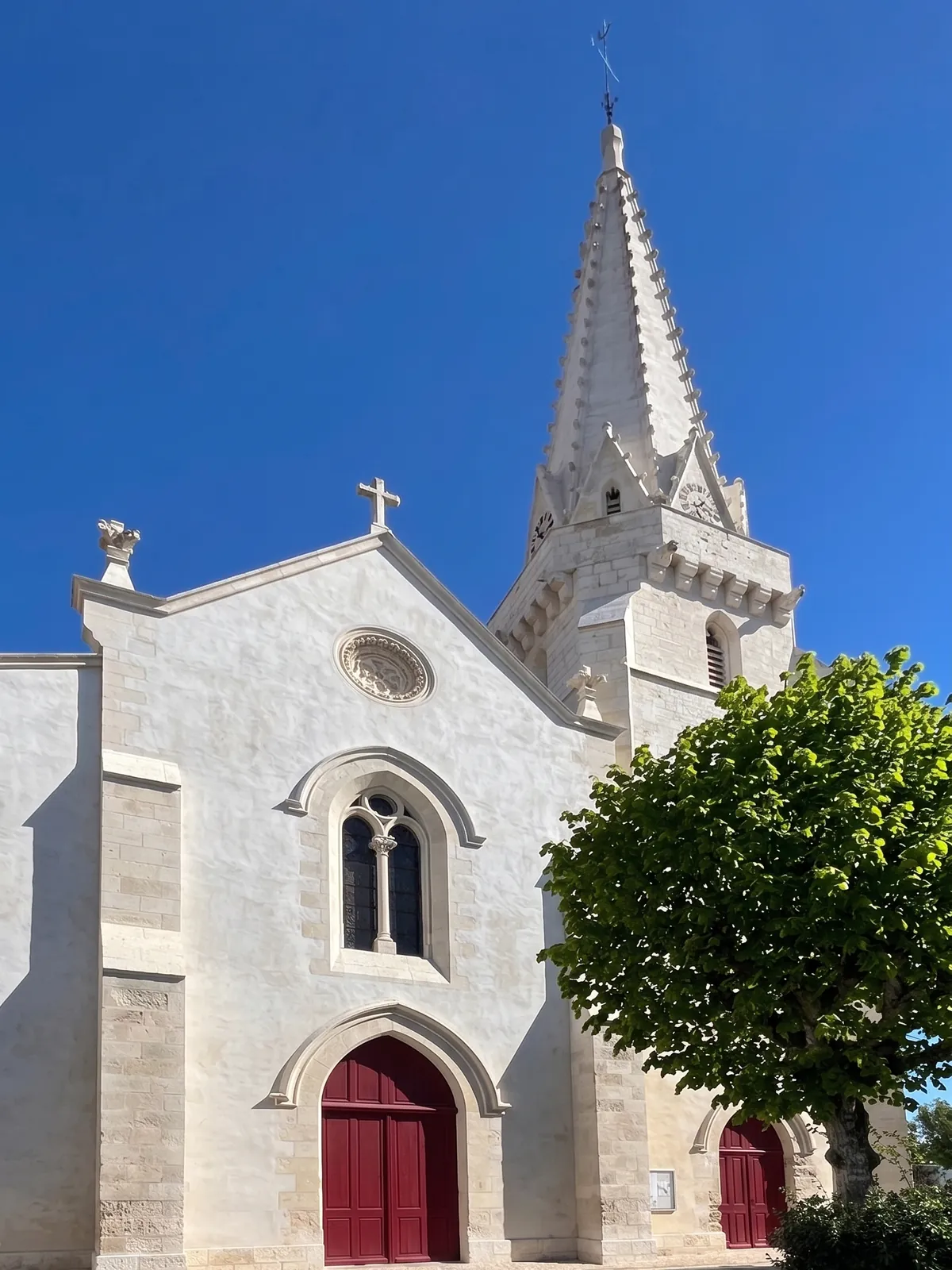 The facade of the church of Sainte-Marie-de-Ré with its red doors