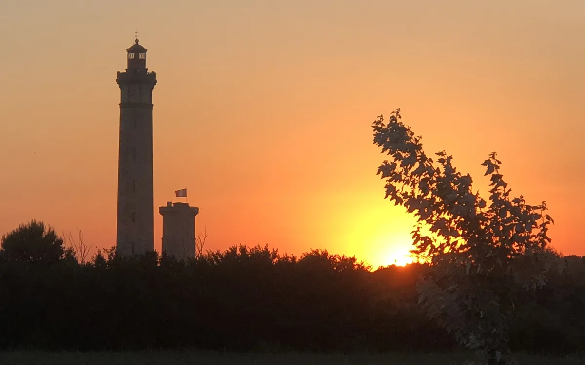 The Baleines lighthouse at Saint-Clément at sunset