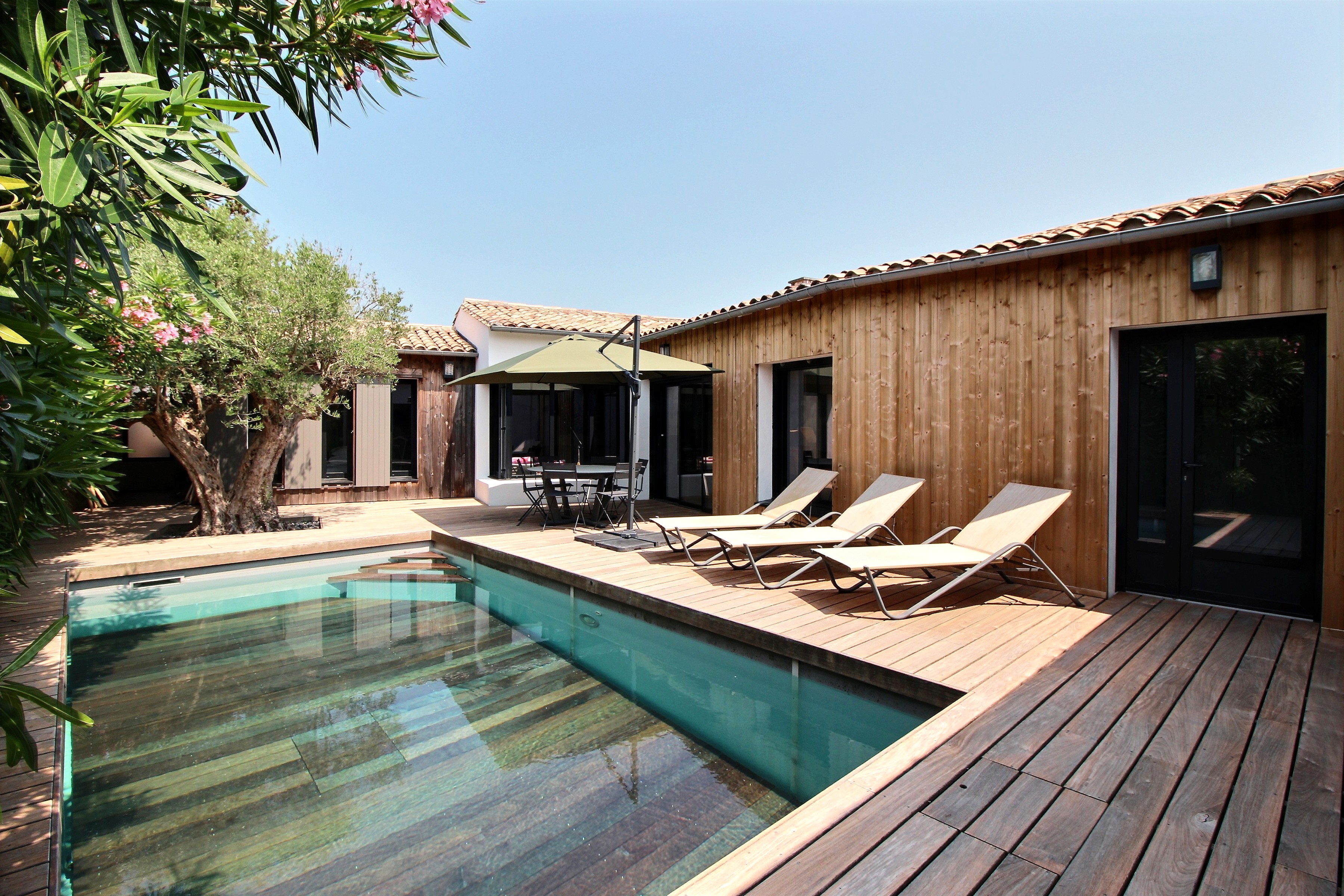 Discover this property: Le Bois-Plage-en-Ré - France - House, 9 rooms, 5 bedrooms - Slideshow Picture 1