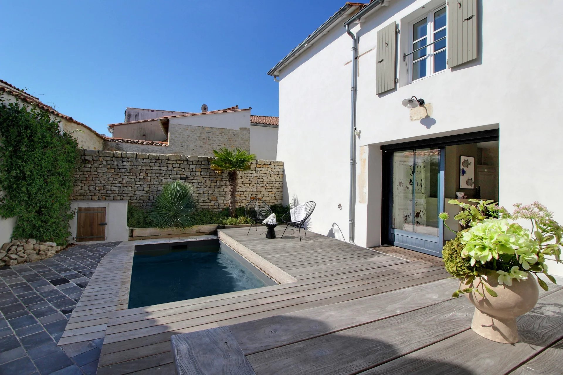 Descubrir esta propiedad: La Flotte - Francia - Casa, 8 cuartos, 5 habitaciones - Slideshow Picture 3