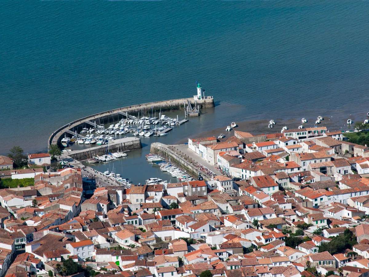 House near the harbour for sale on Île de Ré — BARNES