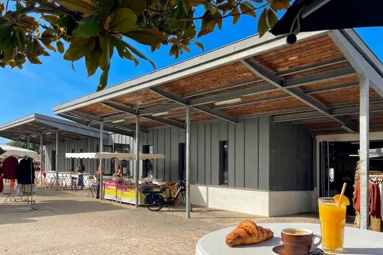 La Couarde-sur-Mer market under its wooden canopies in the morning