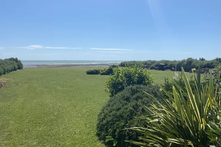 Lawn facing the sea at Sainte-Marie-de-Ré