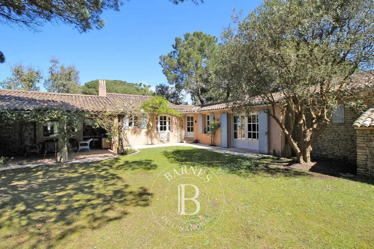 House for sale in Les Portes-en-Ré · ref. 2702506 · view 2