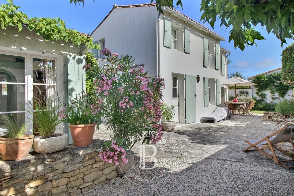 House for sale in Les Portes-en-Ré · ref. 87123176 · view 1