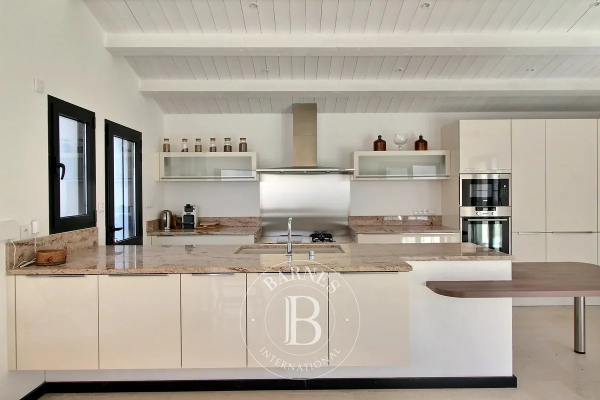 House for sale in Le Bois-Plage-en-Ré · ref. 87406523 · view 2