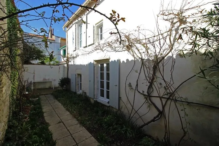 House sold in Saint-Martin-de-Ré by BARNES Île de Ré