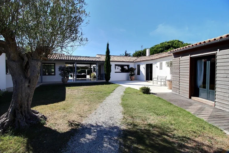 House sold in Les Portes-en-Ré by BARNES Île de Ré