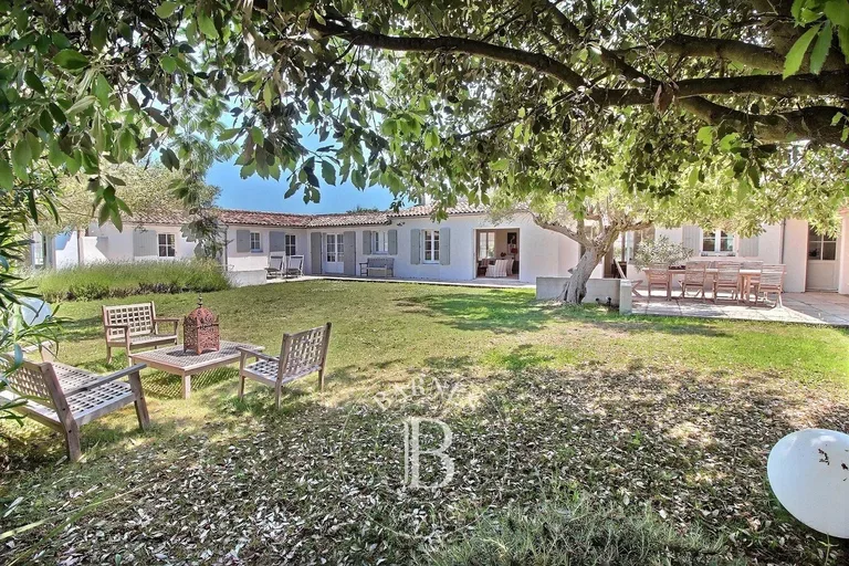 House sold in Les Portes-en-Ré by BARNES Île de Ré