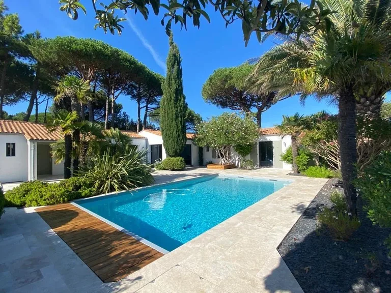 House sold in Le Bois-Plage-en-Ré by BARNES Île de Ré