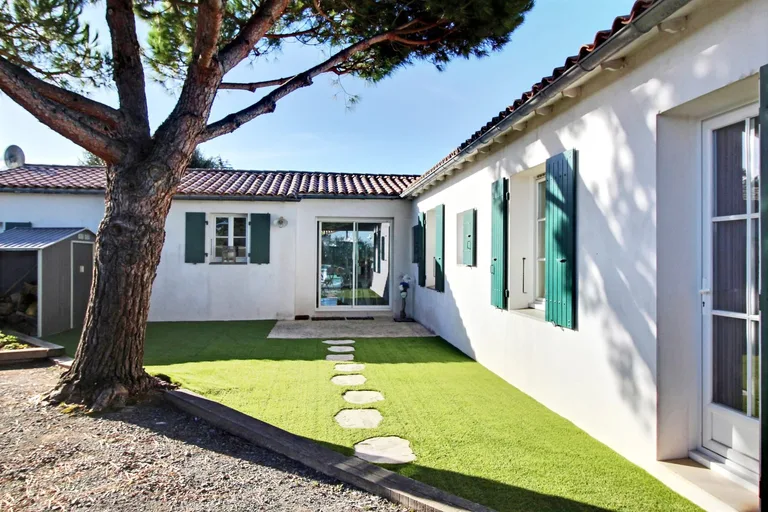 House sold in Le Bois-Plage-en-Ré by BARNES Île de Ré