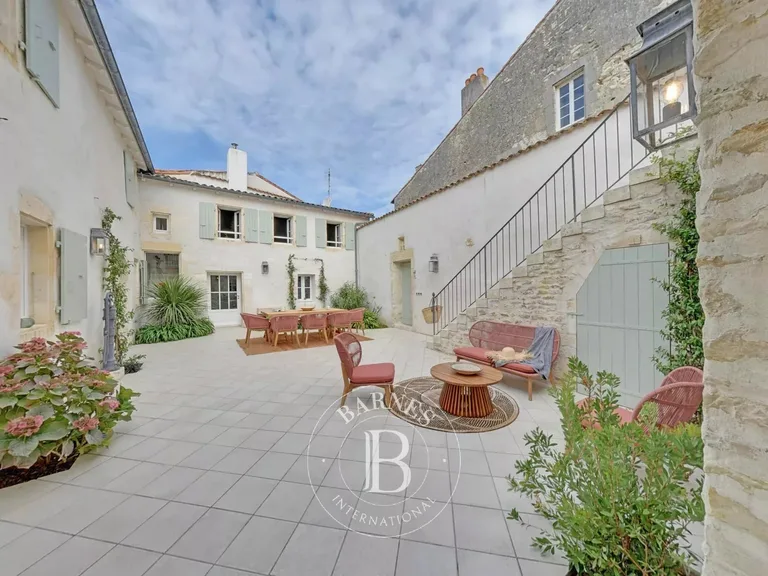 House sold in Saint-Martin-de-Ré by BARNES Île de Ré
