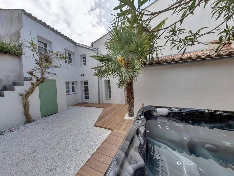 House sold in Saint-Martin-de-Ré by BARNES Île de Ré