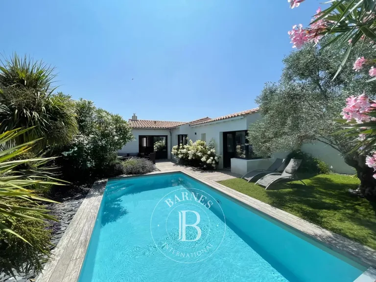 Domaine Rose Trémière, holiday rental in Rivedoux-Plage · ref. 85293031