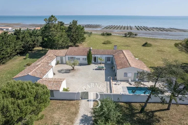 Villa Le Clos, holiday rental in La Flotte · ref. 85604030