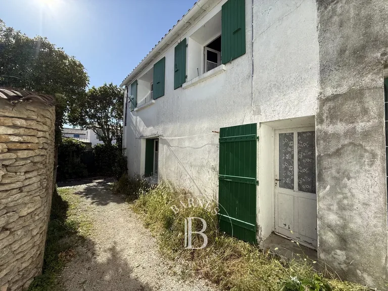 House for sale in Les Portes-en-Ré · ref. 85945584