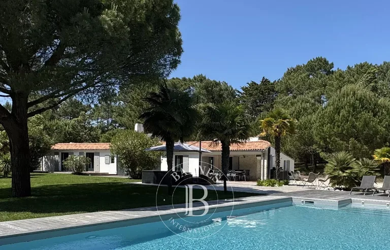 House for sale in Le Bois-Plage-en-Ré · ref. 85960030
