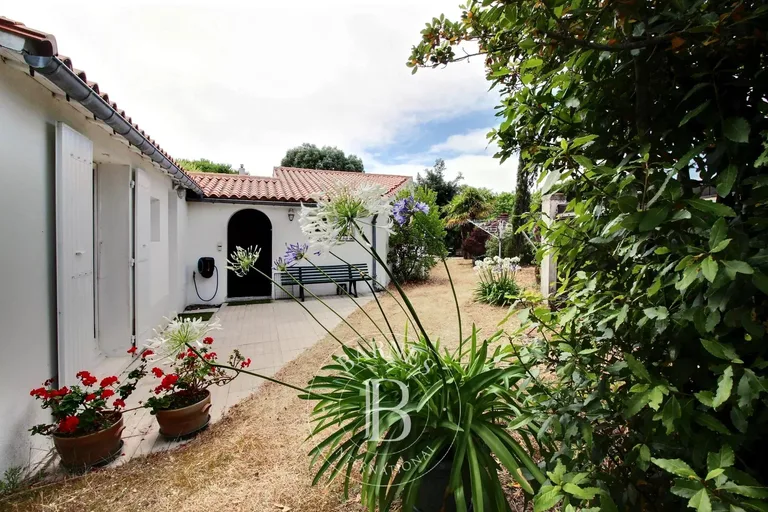 House for sale in Les Portes-en-Ré · ref. 86069467