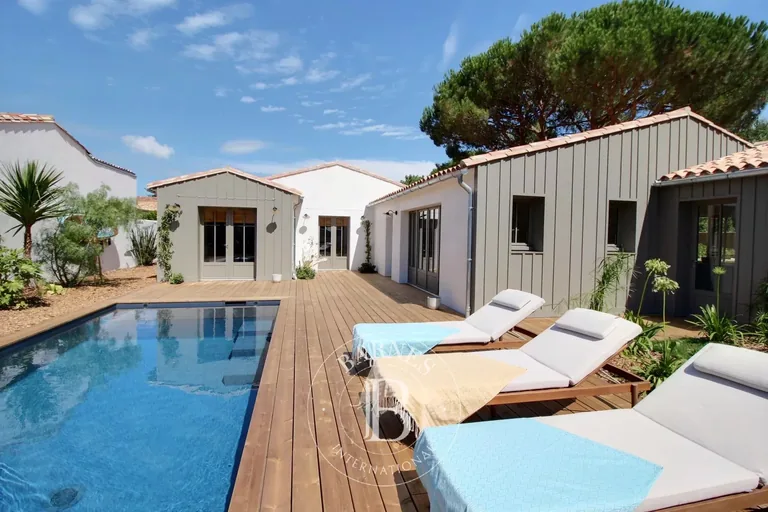 House for sale in Le Bois-Plage-en-Ré · ref. 86140993