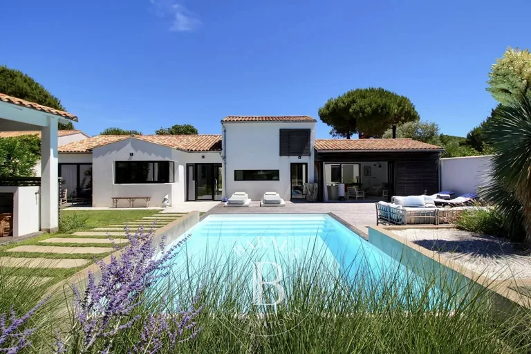 Maison à vendre au Bois-Plage-en-Ré · réf. 86741010