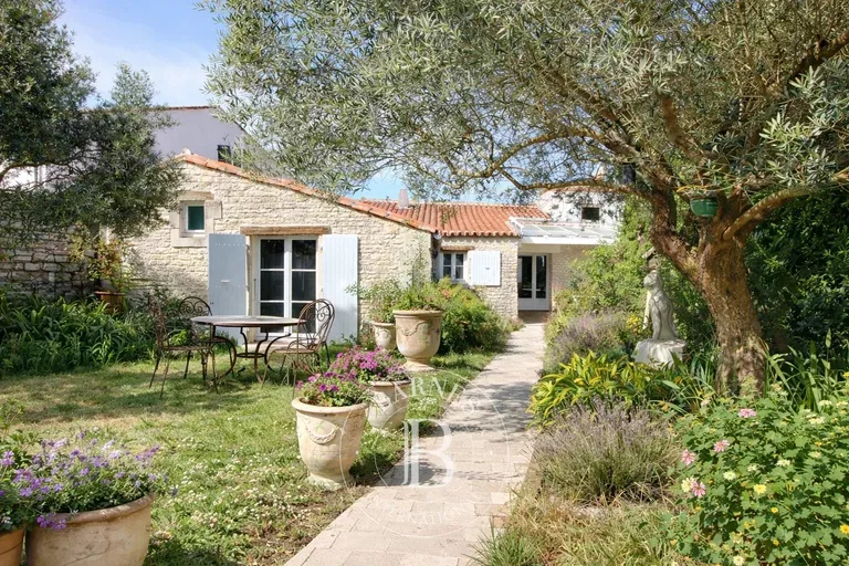 Maison à vendre au Bois-Plage-en-Ré · réf. 86933486
