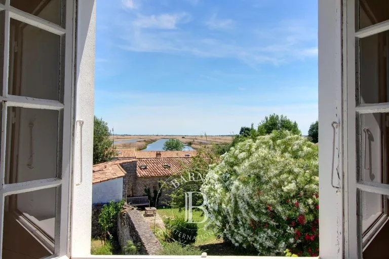 House for sale in Les Portes-en-Ré · ref. 87198102