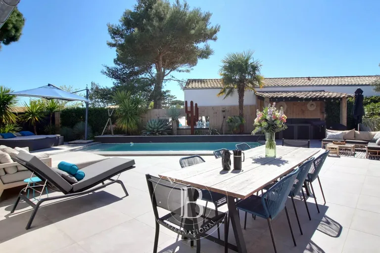 Maison à vendre au Bois-Plage-en-Ré · réf. 87280547