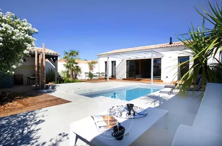 Maison à vendre à Sainte-Marie-de-Ré · réf. 87352153